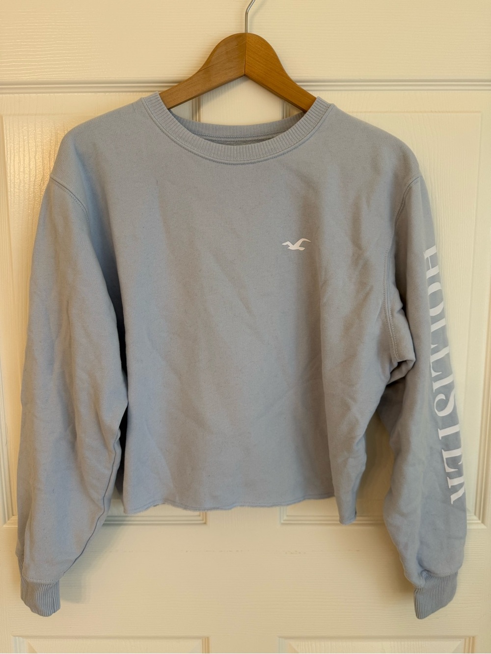 Hollister Women's Light Blue Cropped Crewneck Sweatshirt